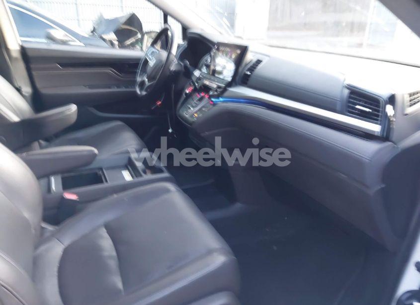 Photo 5 of 2018 Honda Odyssey ELITE (VIN 5FNRL6H97JB027638)