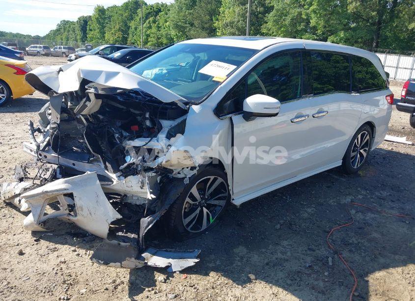 Photo 2 of 2018 Honda Odyssey ELITE (VIN 5FNRL6H97JB084776)