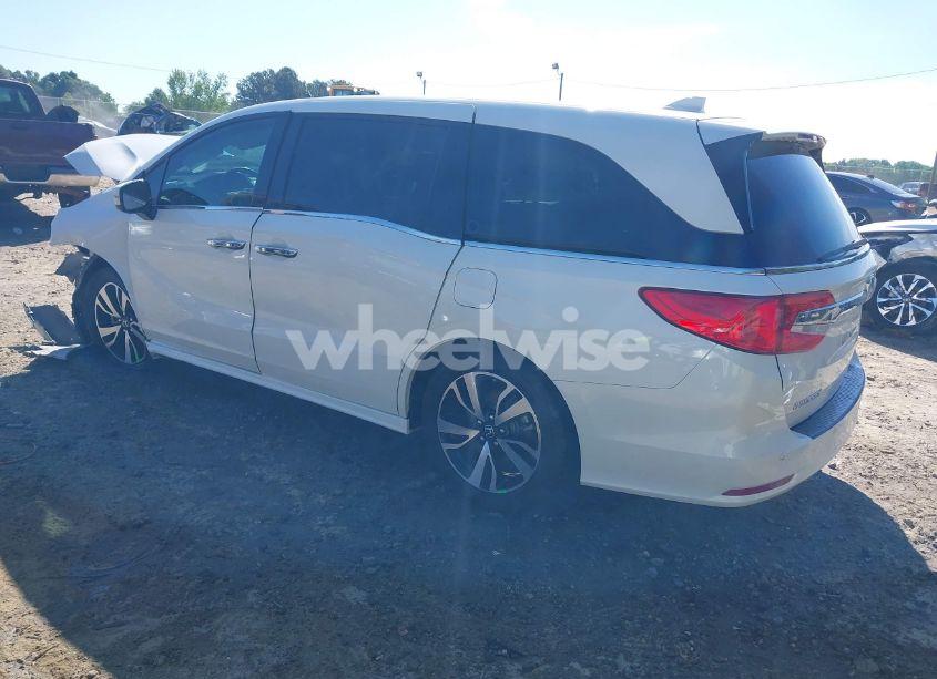 Photo 3 of 2018 Honda Odyssey ELITE (VIN 5FNRL6H97JB084776)