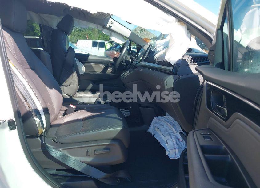 Photo 5 of 2018 Honda Odyssey ELITE (VIN 5FNRL6H97JB084776)