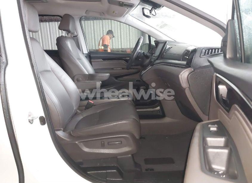 Photo 5 of 2020 Honda Odyssey ELITE (VIN 5FNRL6H97LB046919)