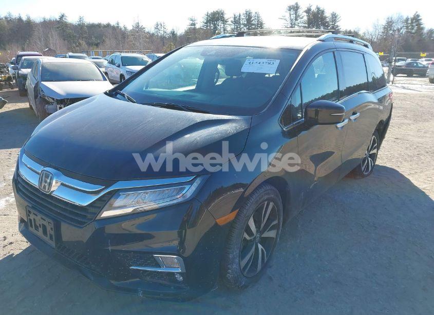Photo 2 of 2018 Honda Odyssey ELITE (VIN 5FNRL6H98JB018141)