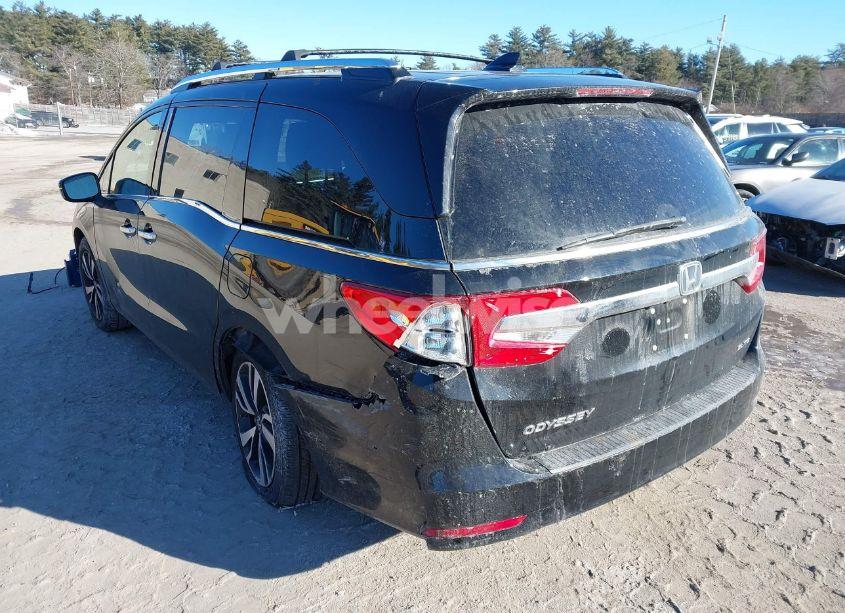 Photo 3 of 2018 Honda Odyssey ELITE (VIN 5FNRL6H98JB018141)