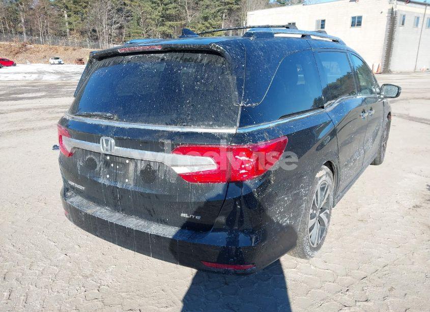 Photo 4 of 2018 Honda Odyssey ELITE (VIN 5FNRL6H98JB018141)