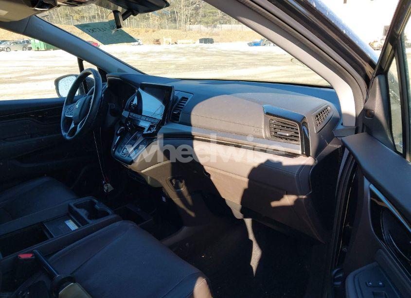 Photo 5 of 2018 Honda Odyssey ELITE (VIN 5FNRL6H98JB018141)