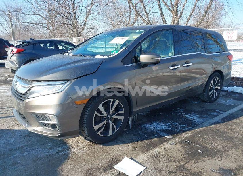 Photo 2 of 2018 Honda Odyssey ELITE (VIN 5FNRL6H98JB019693)