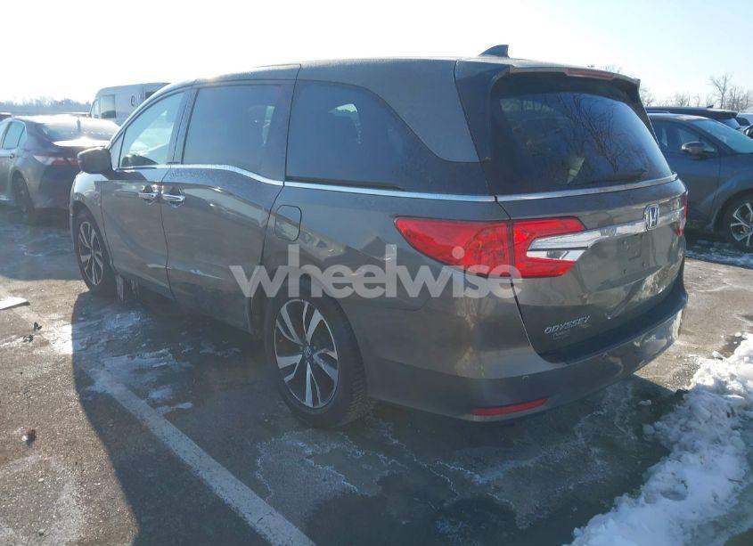 Photo 3 of 2018 Honda Odyssey ELITE (VIN 5FNRL6H98JB019693)