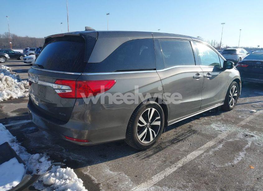 Photo 4 of 2018 Honda Odyssey ELITE (VIN 5FNRL6H98JB019693)
