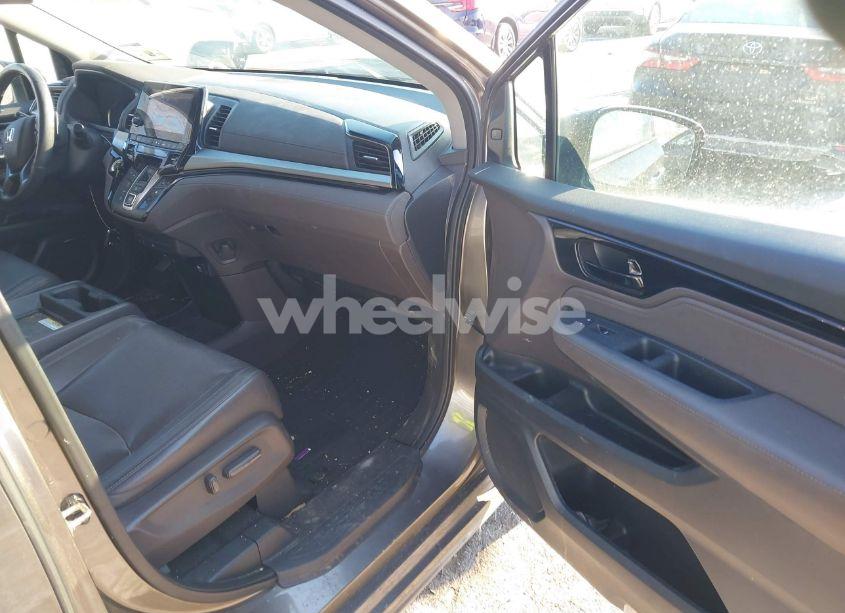 Photo 5 of 2018 Honda Odyssey ELITE (VIN 5FNRL6H98JB019693)