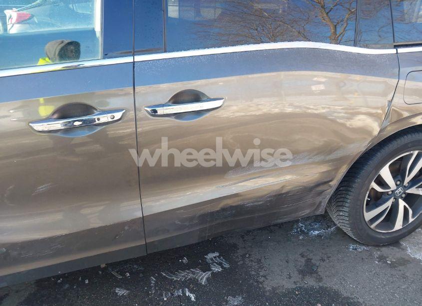 Photo 6 of 2018 Honda Odyssey ELITE (VIN 5FNRL6H98JB019693)