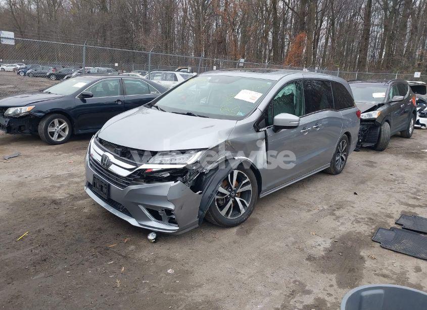 Photo 2 of 2018 Honda Odyssey ELITE (VIN 5FNRL6H98JB023680)