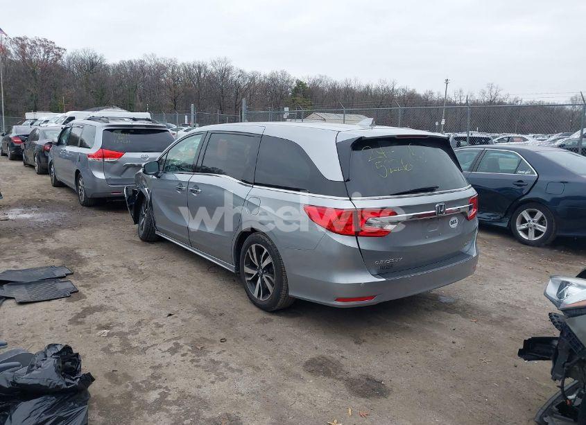 Photo 3 of 2018 Honda Odyssey ELITE (VIN 5FNRL6H98JB023680)