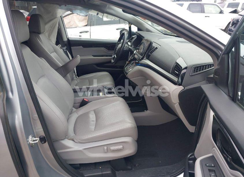 Photo 5 of 2018 Honda Odyssey ELITE (VIN 5FNRL6H98JB023680)