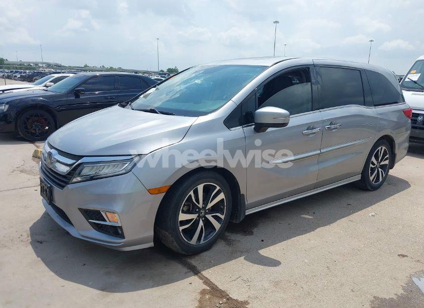 Photo 2 of 2018 Honda Odyssey ELITE (VIN 5FNRL6H98JB062513)