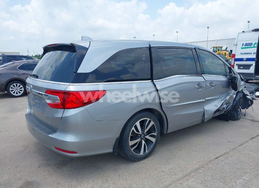 Photo 4 of 2018 Honda Odyssey ELITE (VIN 5FNRL6H98JB062513)