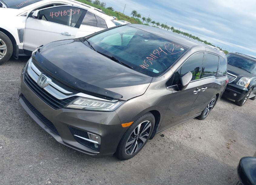 Photo 2 of 2018 Honda Odyssey ELITE (VIN 5FNRL6H99JB054968)