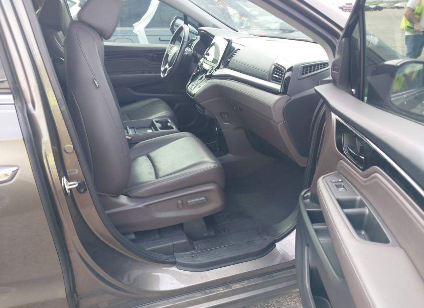 Photo 5 of 2018 Honda Odyssey ELITE (VIN 5FNRL6H99JB054968)