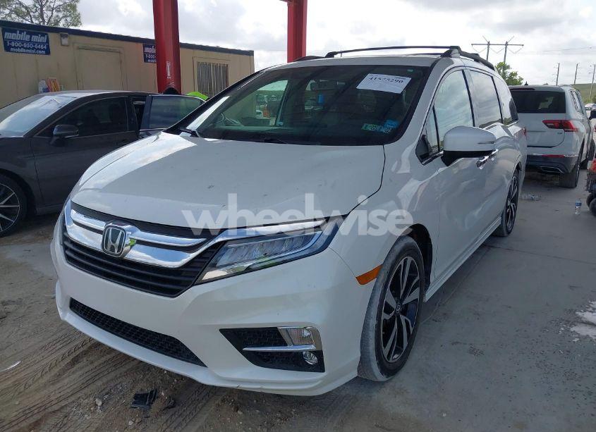 Photo 2 of 2018 Honda Odyssey ELITE (VIN 5FNRL6H9XJB014236)
