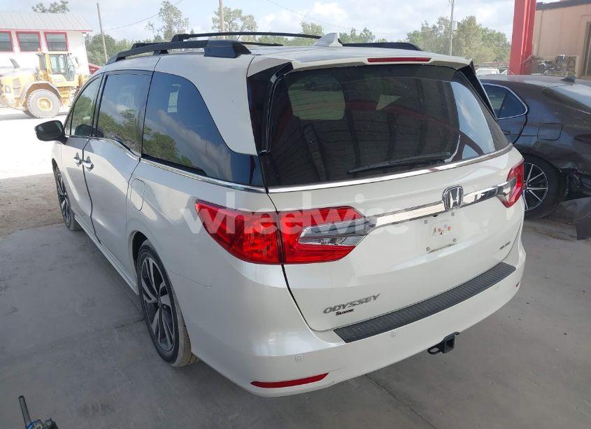 Photo 3 of 2018 Honda Odyssey ELITE (VIN 5FNRL6H9XJB014236)
