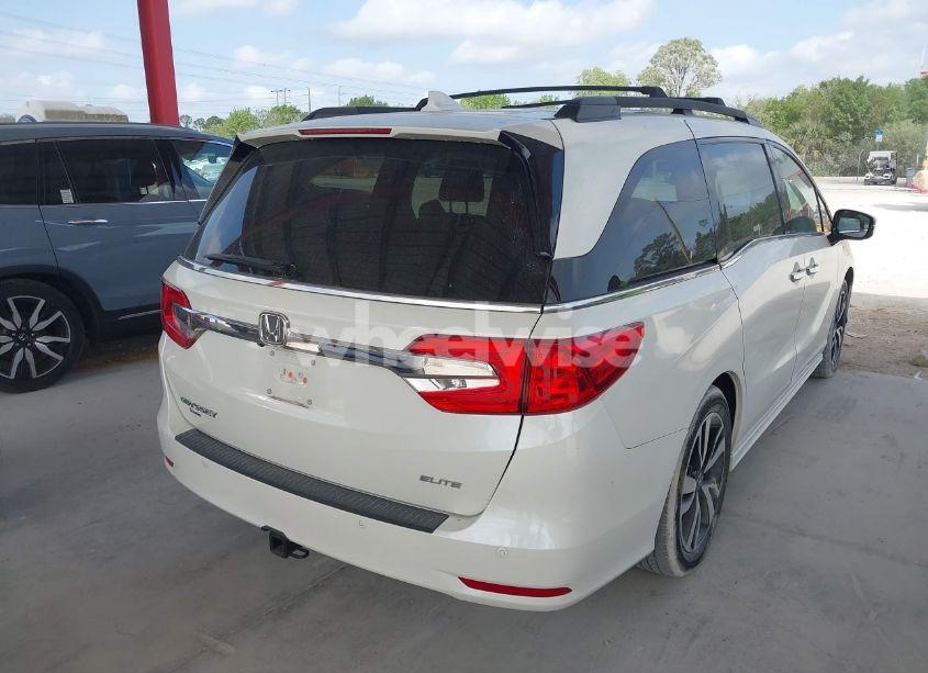 Photo 4 of 2018 Honda Odyssey ELITE (VIN 5FNRL6H9XJB014236)
