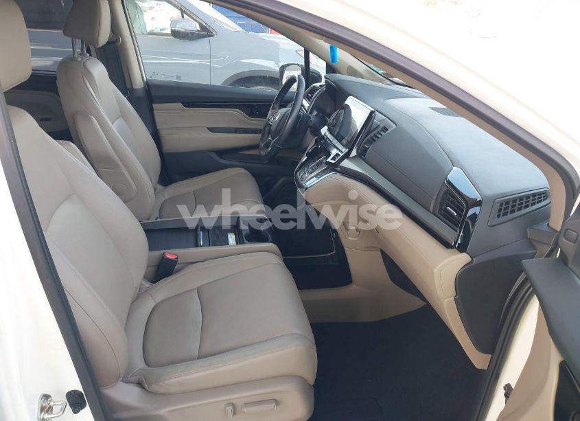 Photo 5 of 2018 Honda Odyssey ELITE (VIN 5FNRL6H9XJB014236)