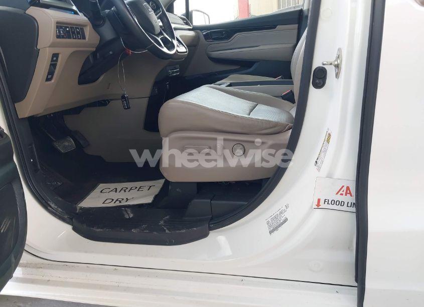 Photo 6 of 2018 Honda Odyssey ELITE (VIN 5FNRL6H9XJB014236)