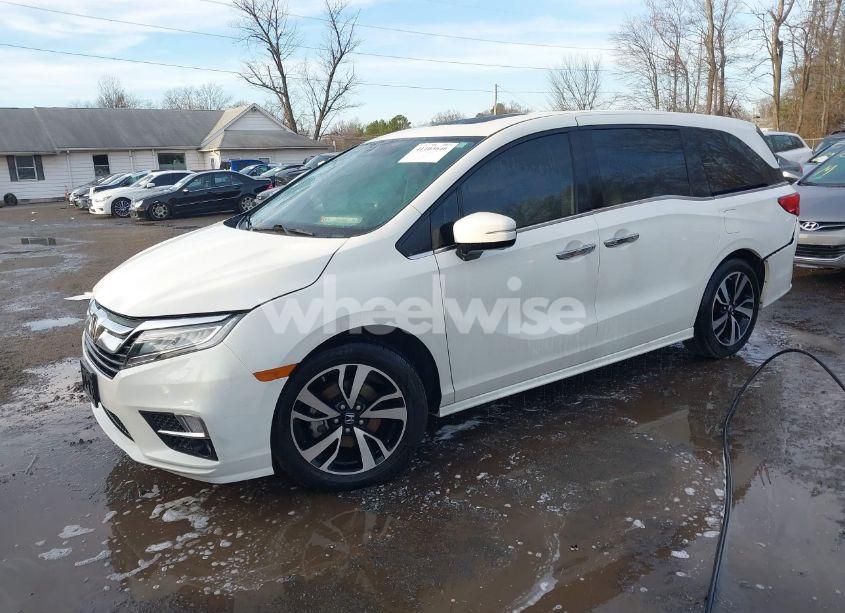 Photo 2 of 2018 Honda Odyssey ELITE (VIN 5FNRL6H9XJB064876)