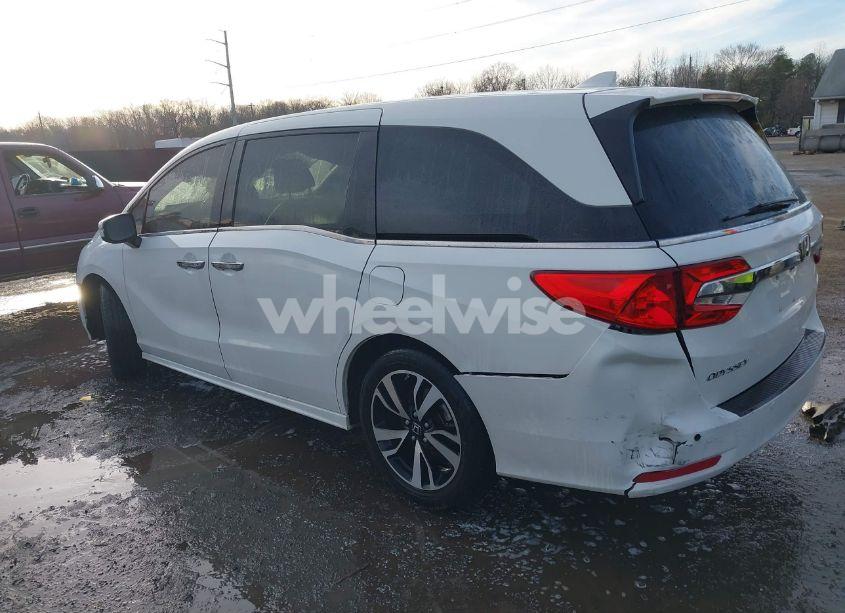 Photo 3 of 2018 Honda Odyssey ELITE (VIN 5FNRL6H9XJB064876)