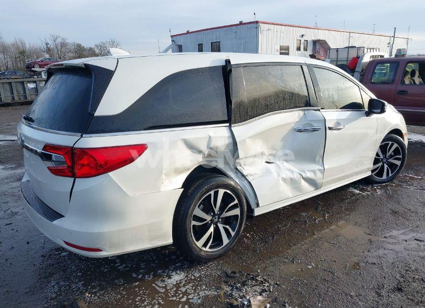 Photo 4 of 2018 Honda Odyssey ELITE (VIN 5FNRL6H9XJB064876)