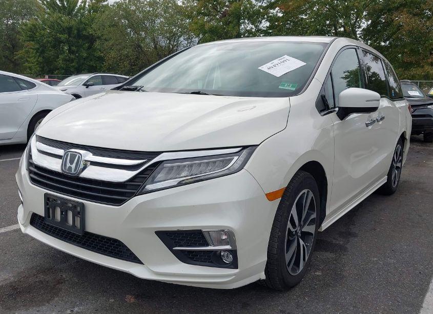 Photo 2 of 2019 Honda Odyssey ELITE (VIN 5FNRL6H9XKB020295)
