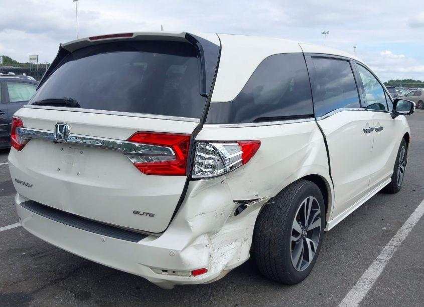Photo 4 of 2019 Honda Odyssey ELITE (VIN 5FNRL6H9XKB020295)