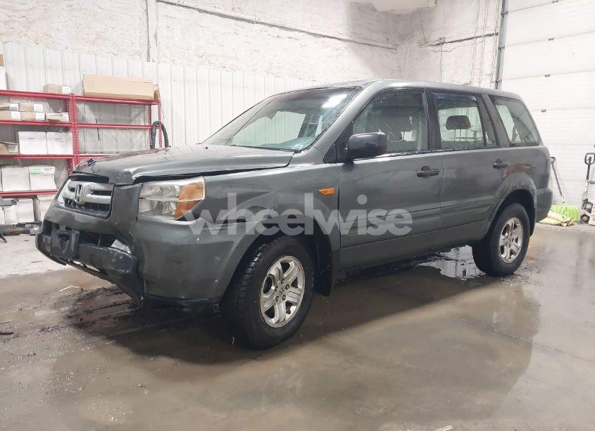 Photo 2 of 2007 Honda Pilot LX (VIN 5FNYF18107B018031)