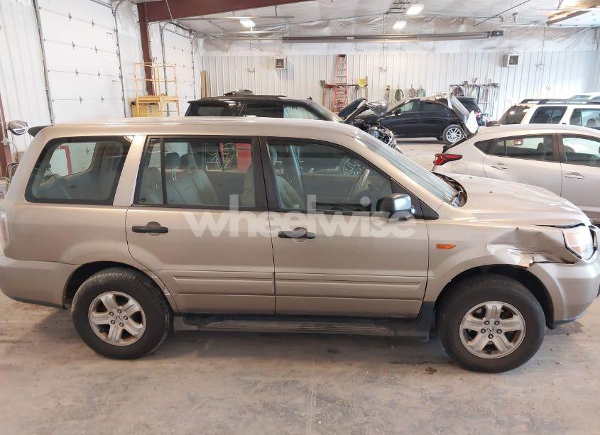 Photo 13 of 2006 Honda Pilot LX (VIN 5FNYF18116B000247)