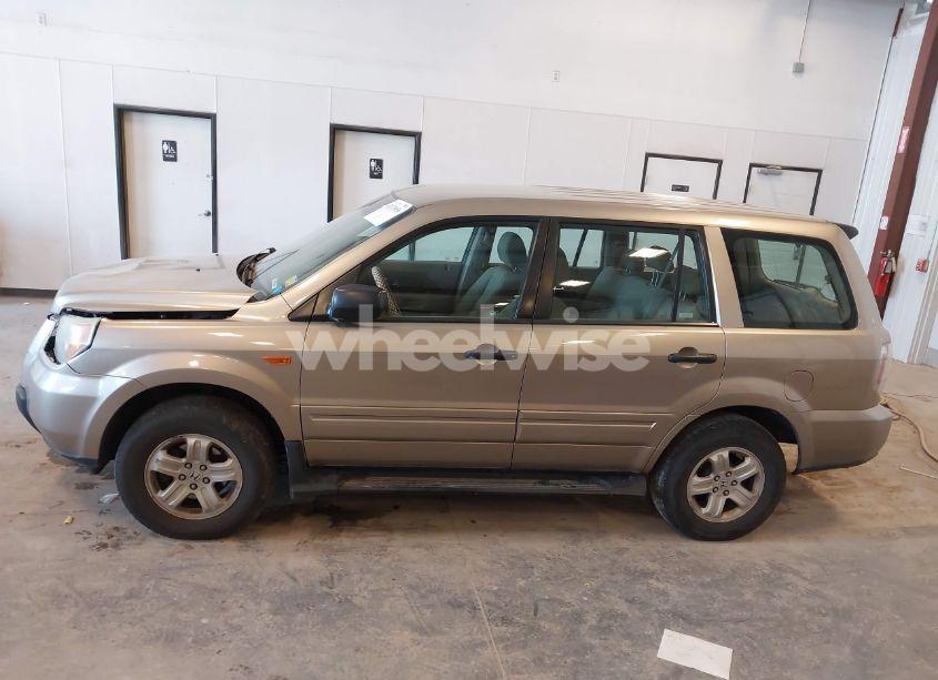 Photo 14 of 2006 Honda Pilot LX (VIN 5FNYF18116B000247)