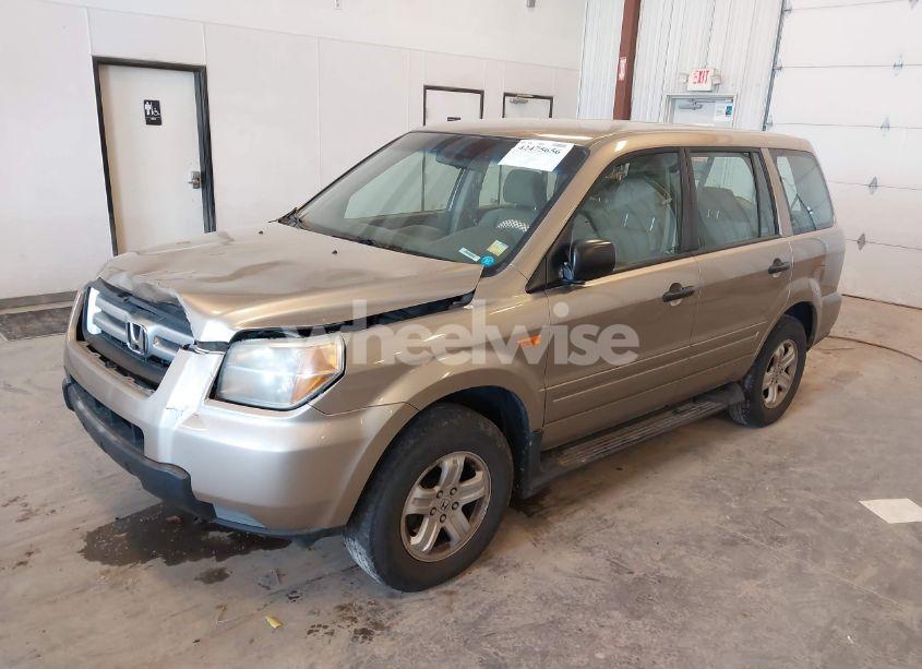 Photo 2 of 2006 Honda Pilot LX (VIN 5FNYF18116B000247)