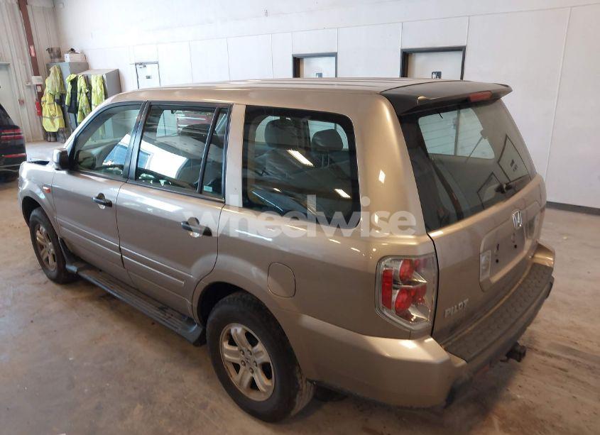 Photo 3 of 2006 Honda Pilot LX (VIN 5FNYF18116B000247)