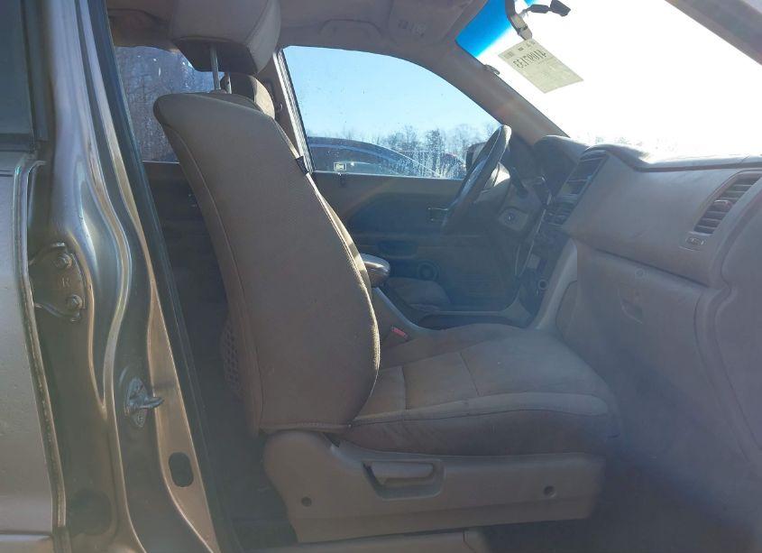 Photo 5 of 2006 Honda Pilot LX (VIN 5FNYF18136B000234)