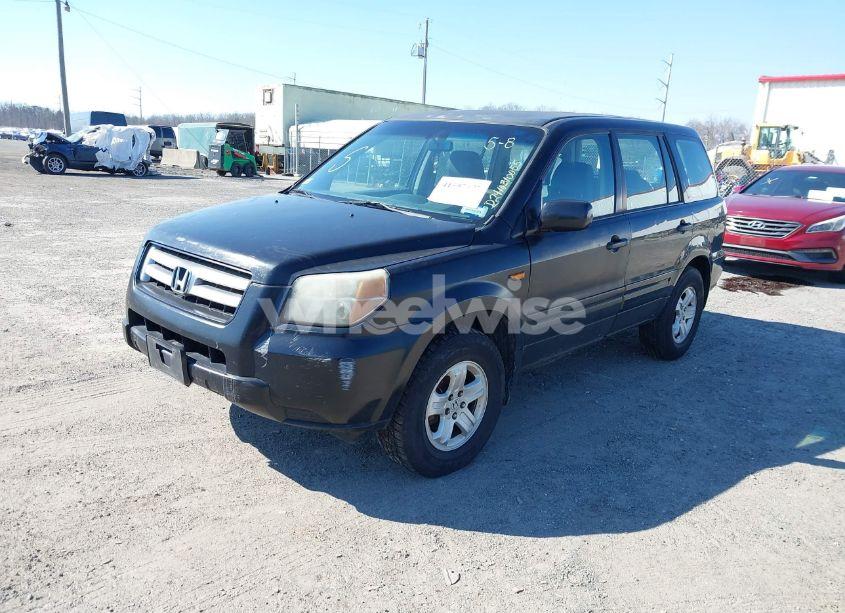 Photo 2 of 2006 Honda Pilot LX (VIN 5FNYF18136B010777)