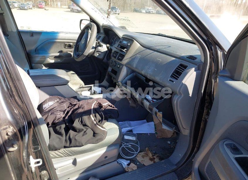 Photo 5 of 2006 Honda Pilot LX (VIN 5FNYF18136B010777)