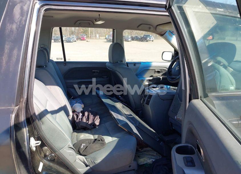 Photo 8 of 2006 Honda Pilot LX (VIN 5FNYF18136B010777)