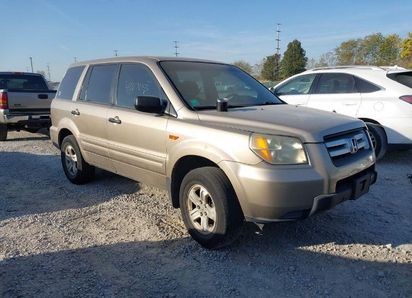 2006 Honda Pilot LX (VIN 5FNYF18156B005824) main photo