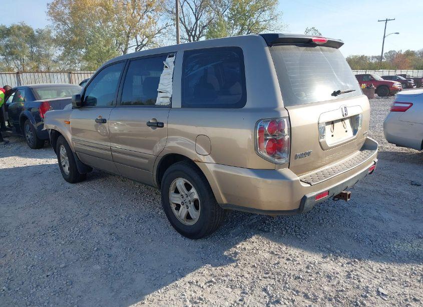 Photo 3 of 2006 Honda Pilot LX (VIN 5FNYF18156B005824)