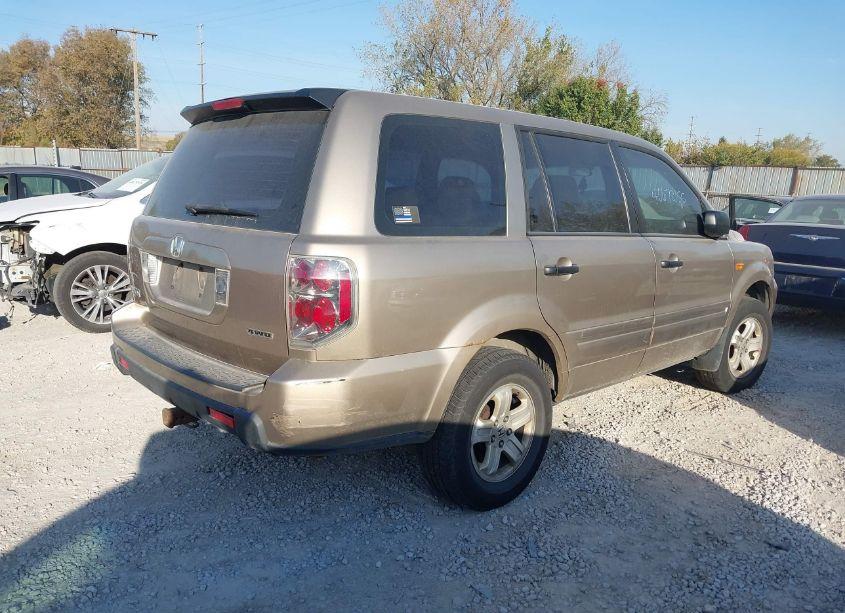 Photo 4 of 2006 Honda Pilot LX (VIN 5FNYF18156B005824)