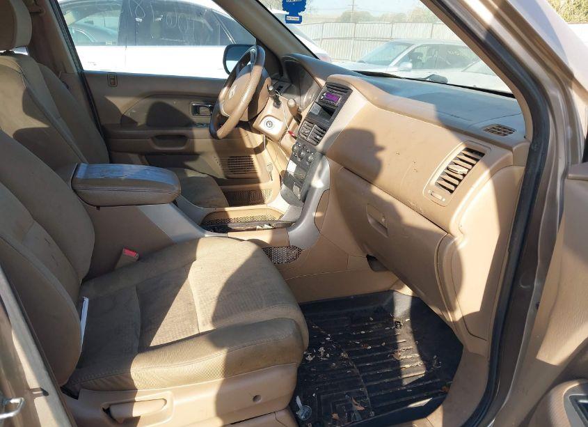 Photo 5 of 2006 Honda Pilot LX (VIN 5FNYF18156B005824)