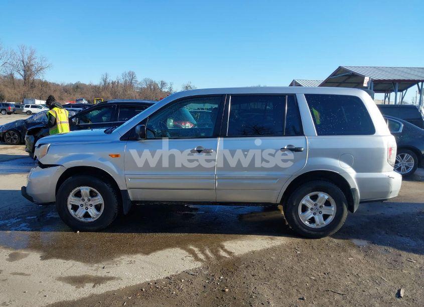 Photo 14 of 2007 Honda Pilot LX (VIN 5FNYF18167B012783)