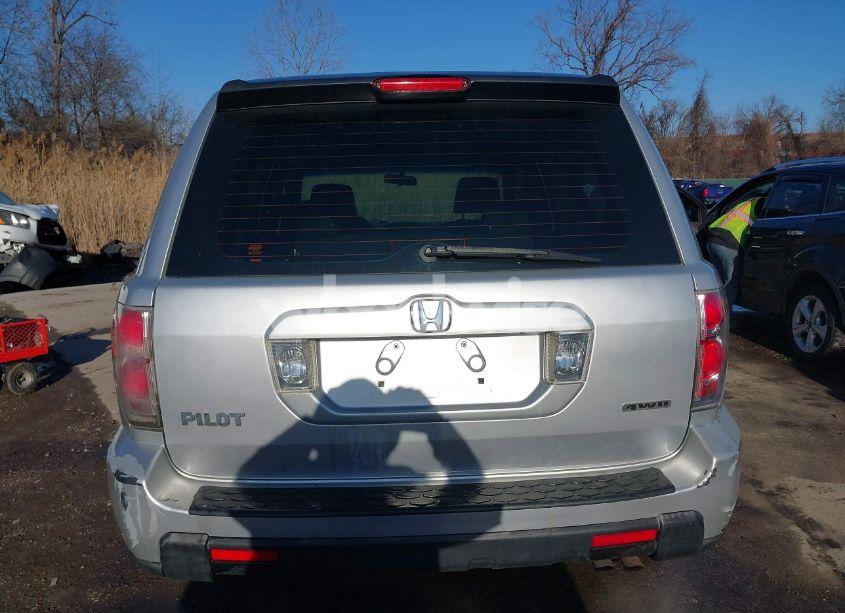 Photo 16 of 2007 Honda Pilot LX (VIN 5FNYF18167B012783)