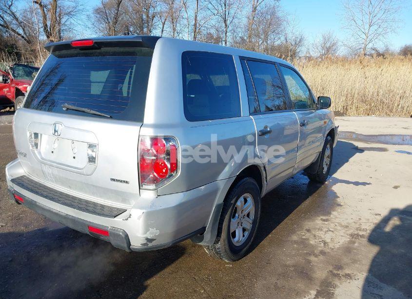 Photo 4 of 2007 Honda Pilot LX (VIN 5FNYF18167B012783)