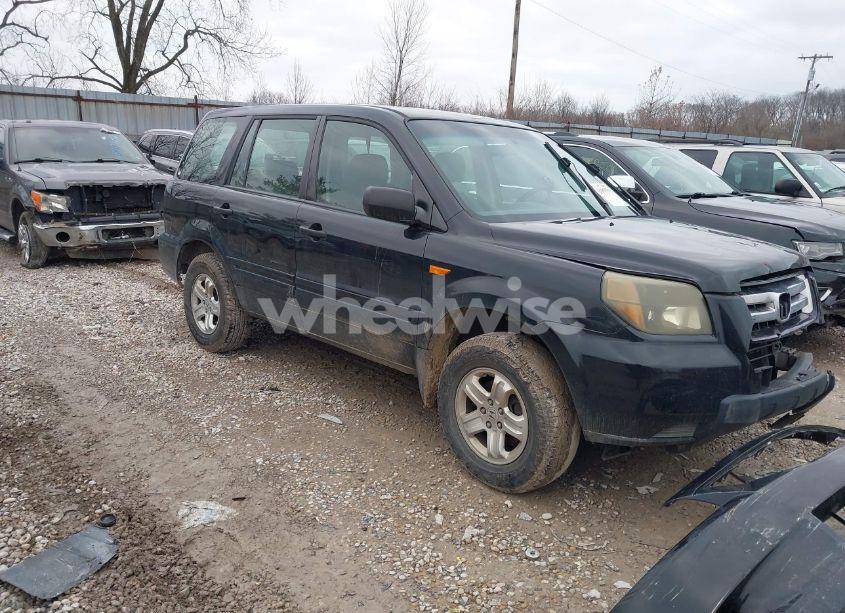 2006 Honda Pilot LX (VIN 5FNYF18196B018205) main photo