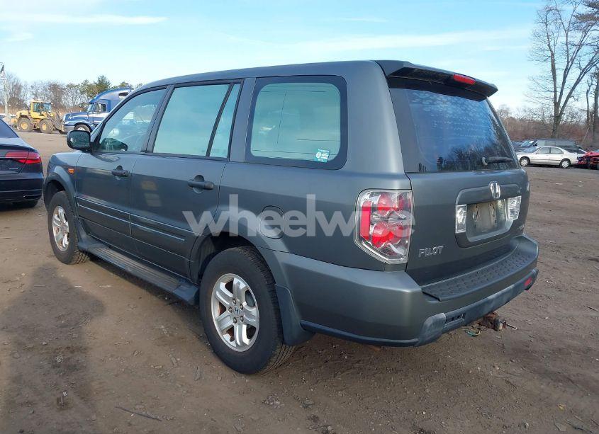 Photo 3 of 2007 Honda Pilot LX (VIN 5FNYF18197B029433)