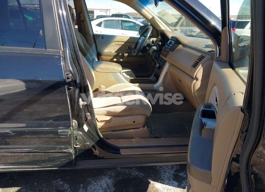 Photo 5 of 2004 Honda Pilot EX (VIN 5FNYF18404B000084)